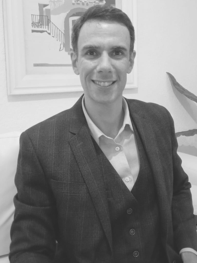 Pablo Hanssmann en su consultorio